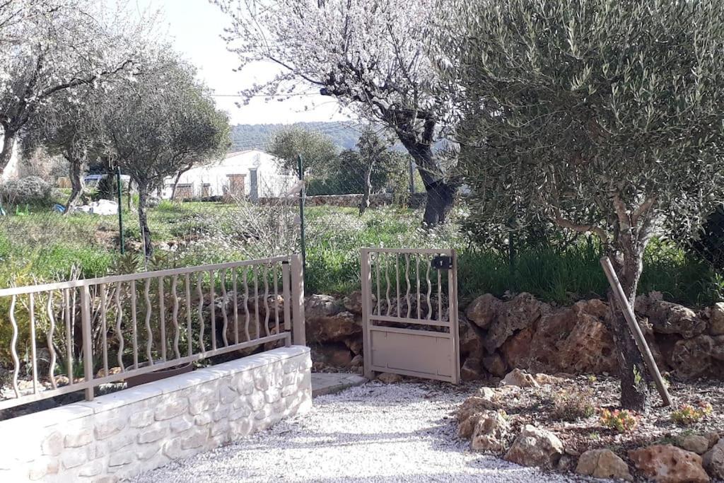 Maison 2 Ou 4 Personnes Jardin Parking Les Amandiers Lorgues Esterno foto